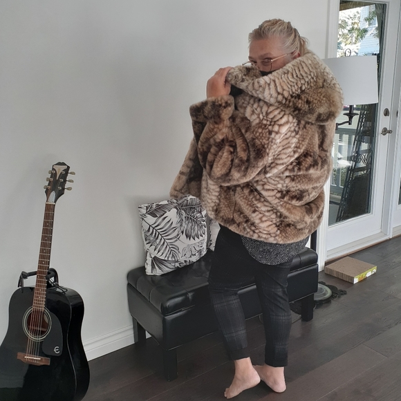 Winter jacket - Picture 3 of 10